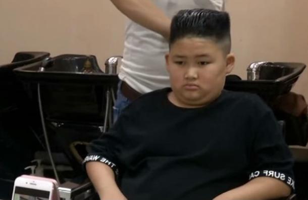 ¿El último grito de la moda? La peluquería que corta el pelo gratis solo si es al estilo de Kim Jong Un o Trump